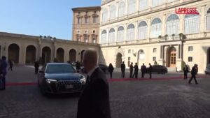 Vaticano, l’arrivo di Mattarella per l’incontro ufficiale con Papa Leone XIV