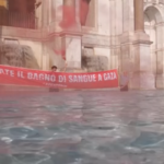 Roma, attivisti Greenpeace nel fontanone dell’Acqua Paola: “Stop al genocidio a Gaza”