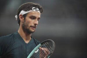 Roland Garros 2025, Musetti cede ad Alcaraz in storica semifinale: lo spagnolo in finale