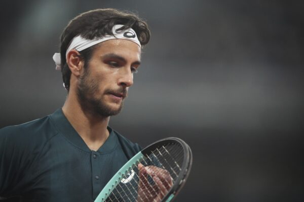 Roland Garros 2025, Musetti cede ad Alcaraz in storica semifinale: lo spagnolo in finale