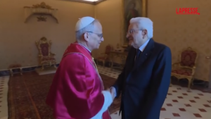 Papa Leone XIV incontra Mattarella: stretta di mano e sorrisi