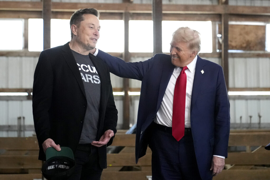 Scontro Trump Musk, oggi telefonata tra il presidente Usa e il miliardario Scontro Trump Musk, oggi telefonata tra il presidente Usa e il miliardario