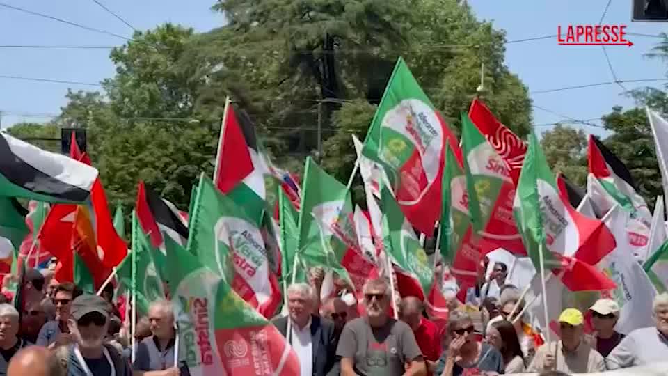 Roma, in testa al corteo per Gaza Bonelli e Fratoianni: “Riconoscere Stato palestinese” Roma, in testa al corteo per Gaza Bonelli e Fratoianni: “Riconoscere Stato palestinese”