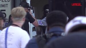Usa, operazioni anti-immigrazione a Los Angeles: scontri e arresti