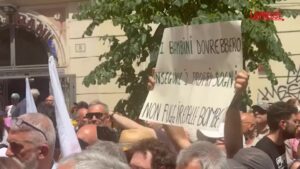 Roma, Schlein al corteo per Gaza: “Questa è un’altra Italia che non tace come fa Meloni, basta al massacro dei palestinesi”