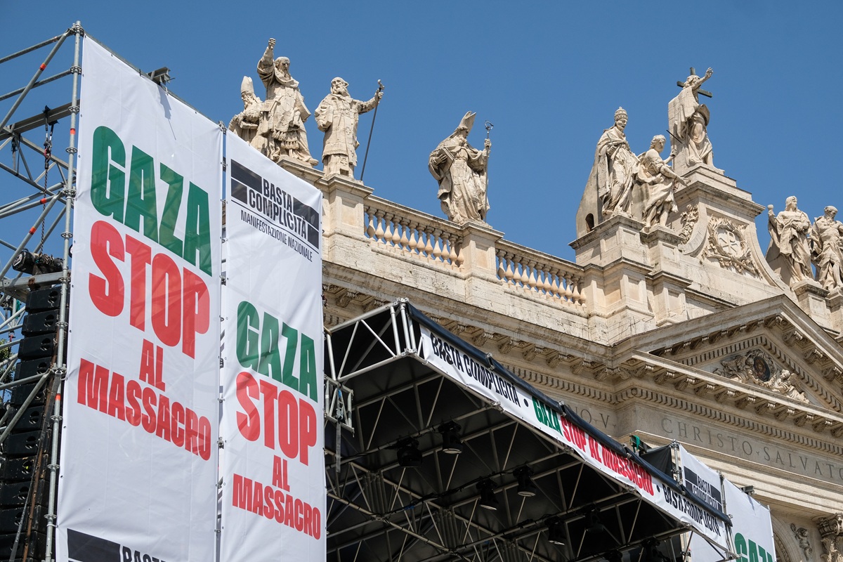 Gaza, al via a Roma la manifestazione del centrosinistra: migliaia in piazza Gaza, al via a Roma la manifestazione del centrosinistra: migliaia in piazza