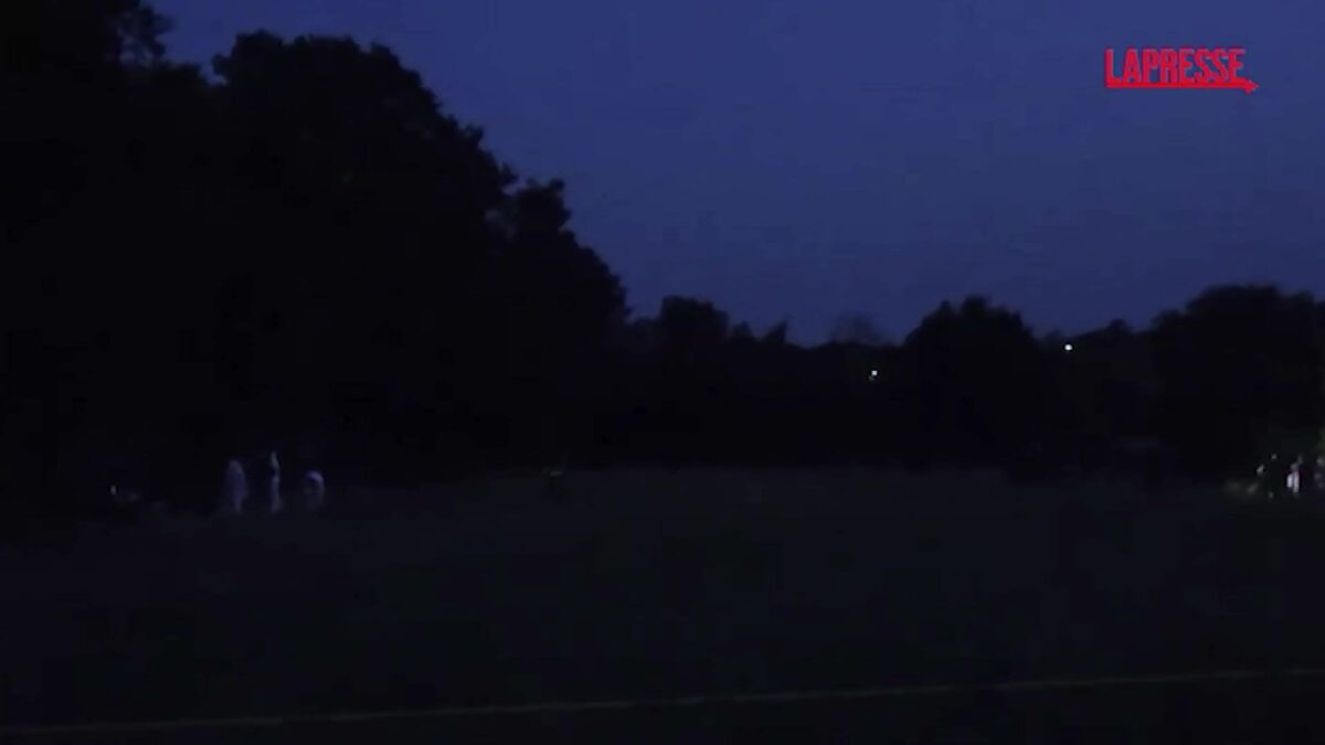 Roma, donna morta trovata vicino al corpo di una bambina a Villa Pamphili: i rilievi della scientifica