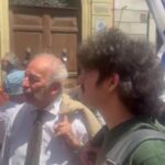 Roma, c’è anche Klaus Davi con la bandiera di Israele e della Pace