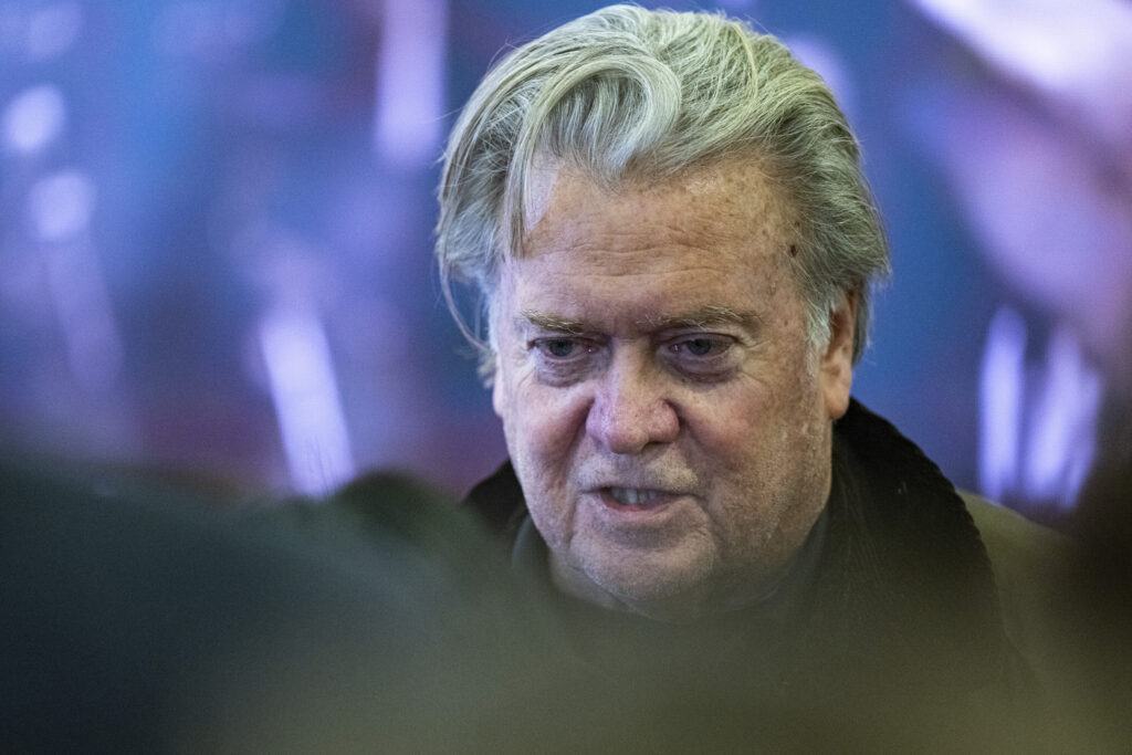 bannon attacca musk immigrato illegale indagare su dati in suo possesso