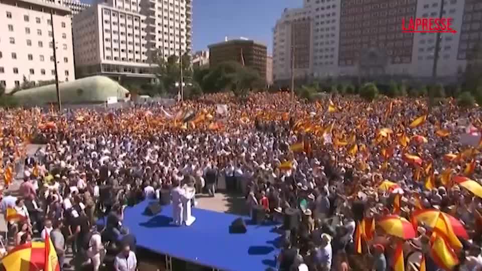Spagna, migliaia in piazza a Madrid per chiedere le dimissioni di Sanchez Spagna, migliaia in piazza a Madrid per chiedere le dimissioni di Sanchez