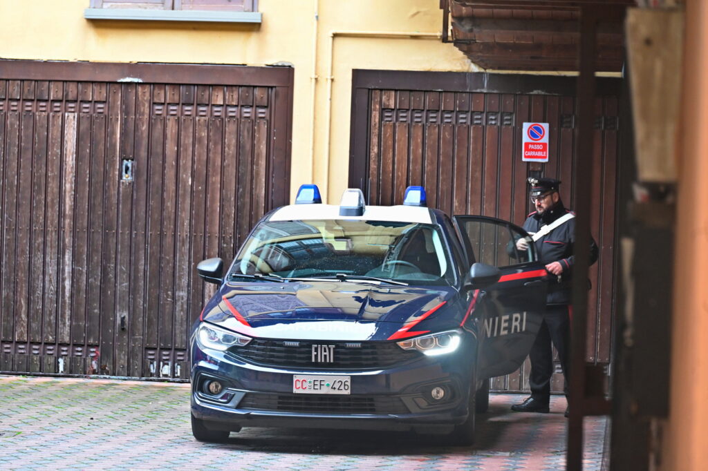 Lecce, spara alla moglie e la uccide: poi chiama il 112 Lecce, spara alla moglie e la uccide: poi chiama il 112