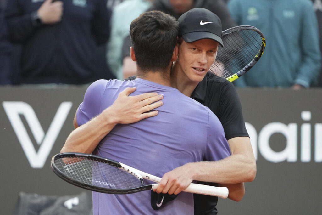 Roland Garros 2025, oggi la finale Sinner Alcaraz: dove vederla in tv in chiaro e streaming Roland Garros 2025, oggi la finale Sinner Alcaraz: dove vederla in tv in chiaro e streaming