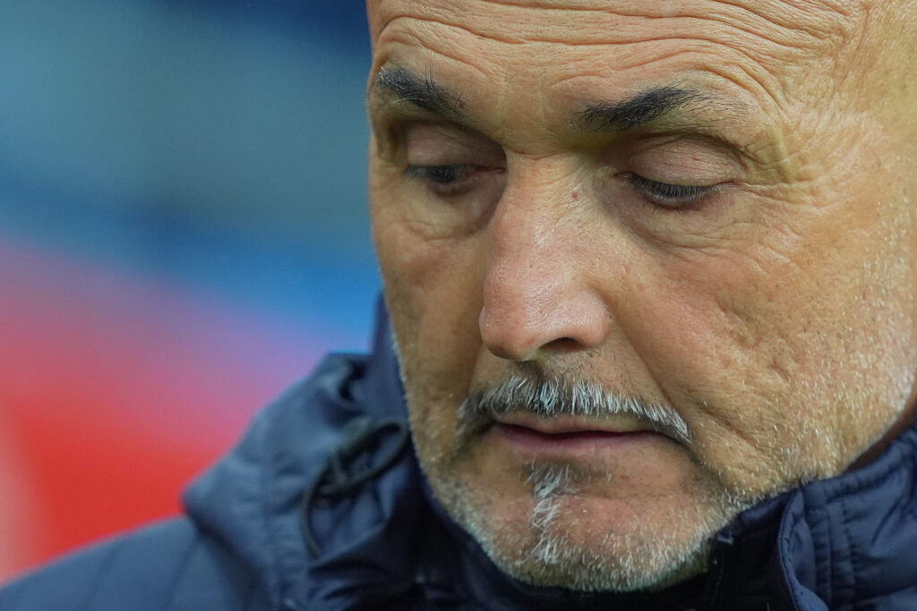 Spalletti esonerato: “Gravina mi ha sollevato da incarico, io non avrei mollato” Spalletti esonerato: “Gravina mi ha sollevato da incarico, io non avrei mollato”