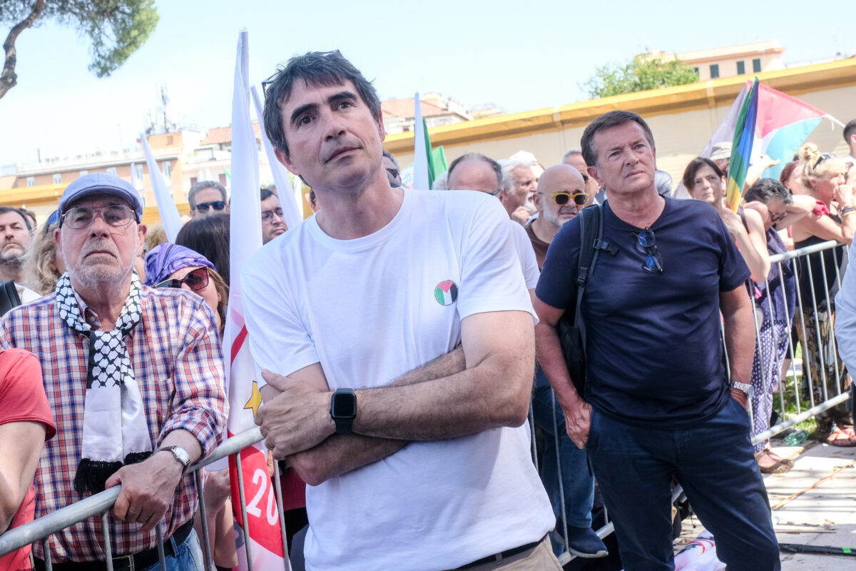 Referendum 8 e 9 giugno, Fratoianni denuncia: negato ingresso a tg e fotografi mentre votava