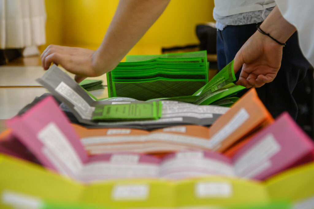 Referendum 8 e 9 giugno, quorum lontano. Alle 19 affluenza al 16,16% Referendum 8 e 9 giugno, quorum lontano. Alle 19 affluenza al 16,16%