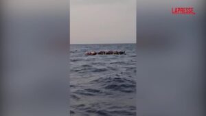 Migranti, Open Arms e Louise Michel soccorrono altre 109 persone