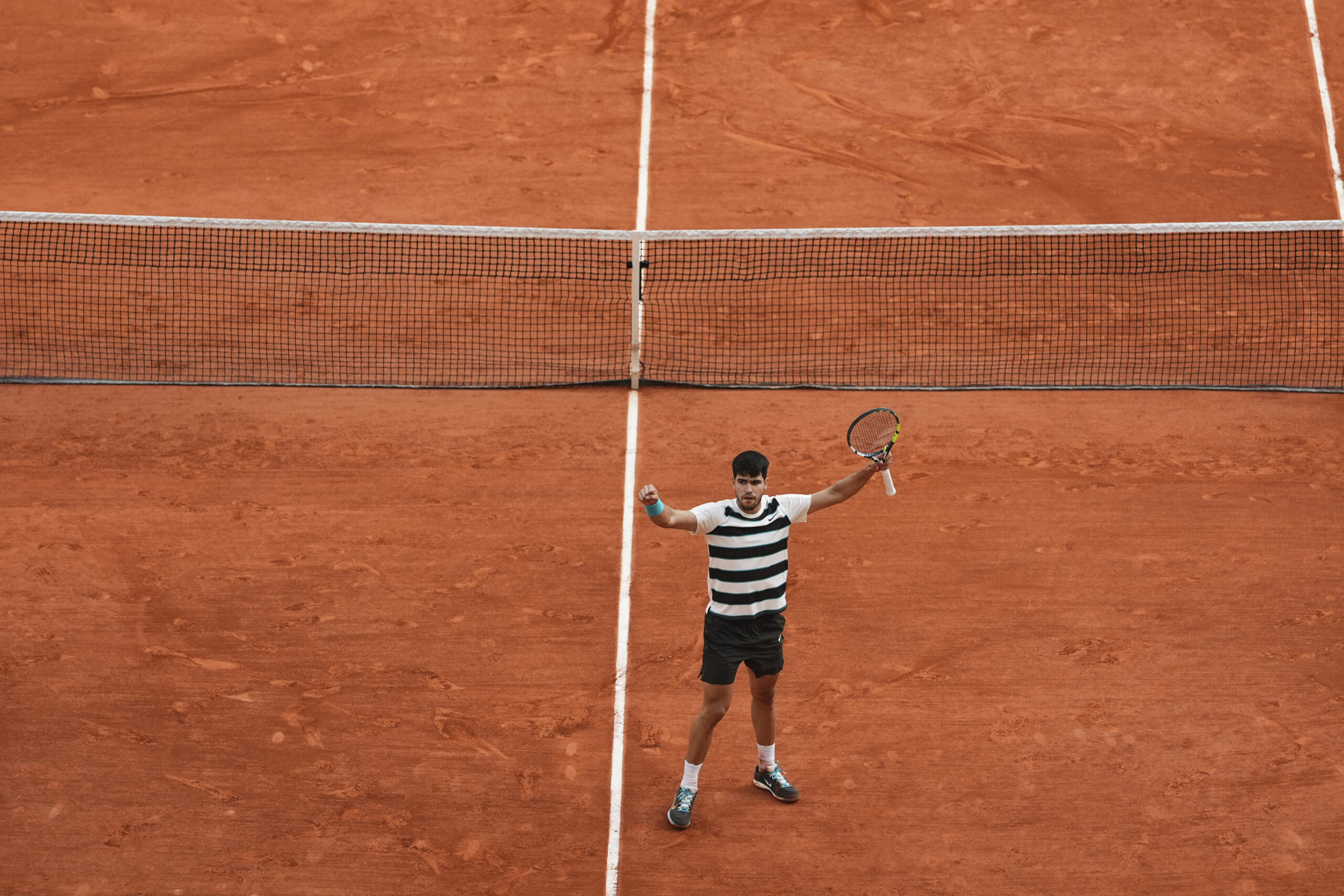 Roland Garros 2025, vince Alcaraz in 5 set:  6-4, 7-6, 4-6, 6-7, 6-7