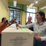 Referendum 8 e 9 giugno, Schlein al seggio tra selfie e applausi