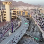 Hajj 2025, migliaia di fedeli musulmani a Mina: il pellegrinaggio ripreso da un drone