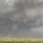 La formazione di diversi tornado in Texas dopo un temporale: il video incredibile con arcobaleni e nubi