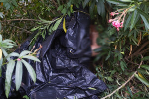 Roma, neonata trovata morta a Villa Pamphili. A pochi metri scoperto anche il corpo di una donna chiuso in un sacco