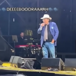 Al Bano, fan sviene al suo concerto e lui la “sveglia” a suon di acuti. Poi la battutaccia: “Ci starebbe bene la cura dimagrante”
