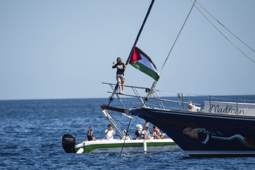 Gaza, Israele abborda la nave della Freedom Flotilla: Greta Thunberg a bordo Gaza, Israele abborda la nave della Freedom Flotilla: Greta Thunberg a bordo
