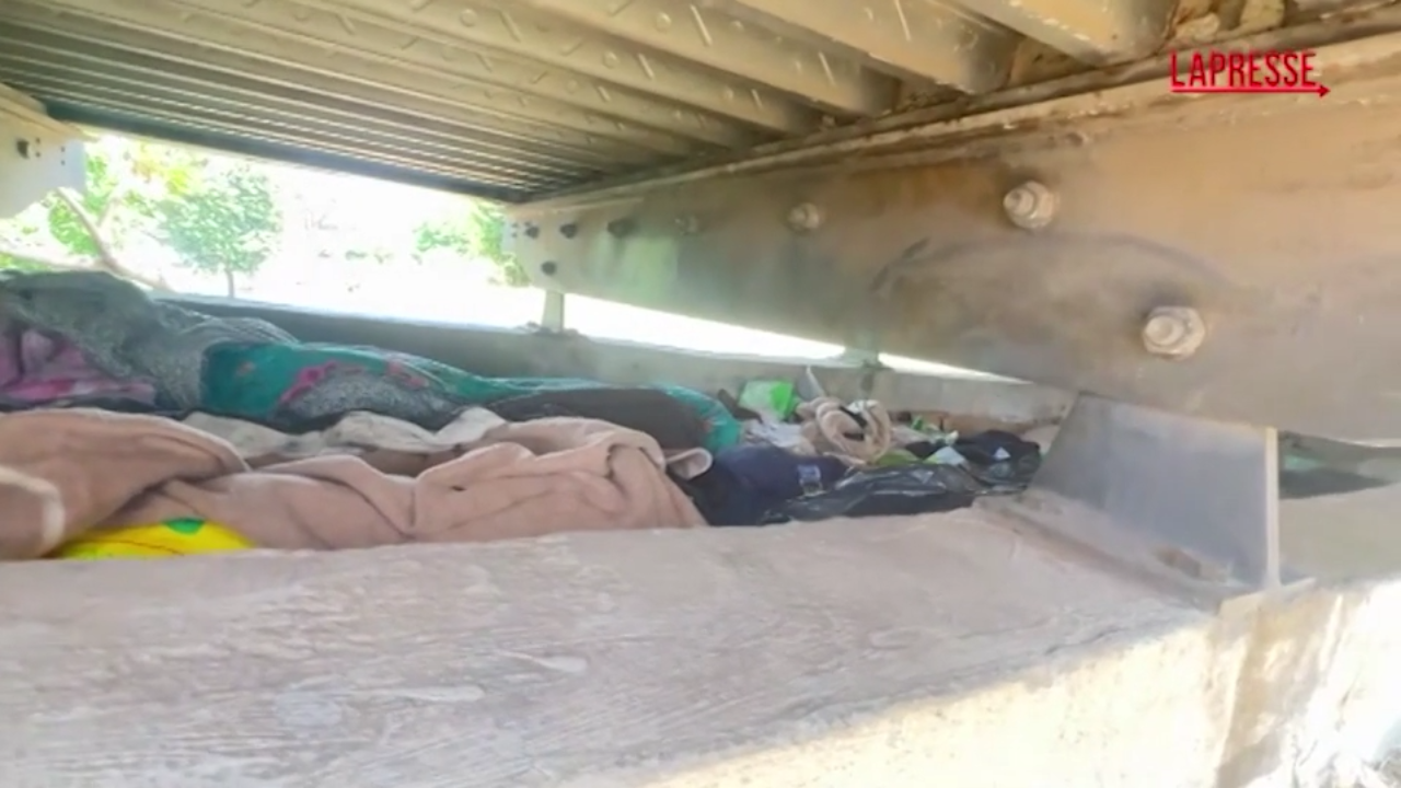 Villa Pamphili come una ‘favela’, ecco il luogo del ritrovamento dei due cadaveri Villa Pamphili come una ‘favela’, ecco il luogo del ritrovamento dei due cadaveri