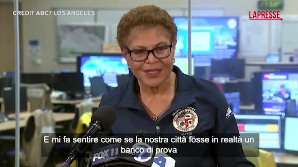 Los Angeles, Trump invia altri soldati della Guardia Nazionale, il sindaco: “Fermate i raid” Los Angeles, Trump invia altri soldati della Guardia Nazionale, il sindaco: “Fermate i raid”