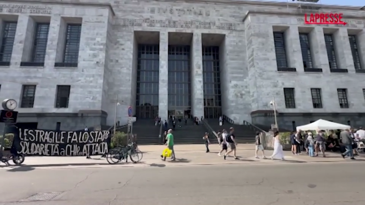 Milano, caso Cospito: anarchici in presidio fuori dal tribunale