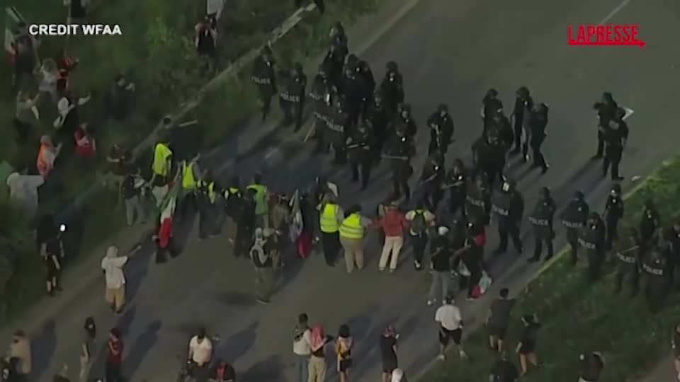 Usa, manifestazioni in Texas contro le politiche sull’immigrazione di Trump Usa, manifestazioni in Texas contro le politiche sull’immigrazione di Trump