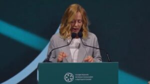 Standing ovation per Meloni agli Stati generali dei Commercialisti: “Mi imbarazzate”