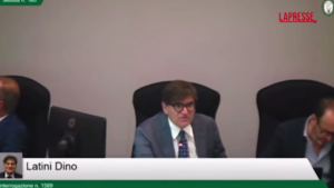 Marche, bagarre in Consiglio regionale tra Carancini (Pd) e Aguzzi (FI)