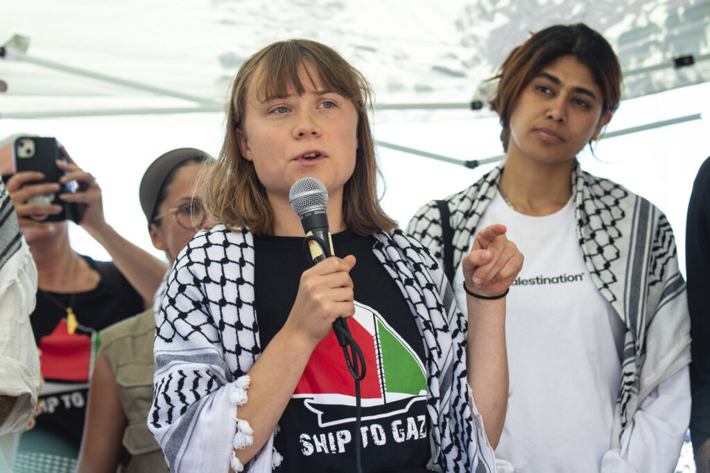 Freedom Flotilla, Greta Thunberg espulsa da Israele: è in volo verso la Svezia Freedom Flotilla, Greta Thunberg espulsa da Israele: è in volo verso la Svezia