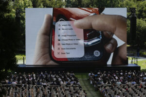Apple Wwdc 2025 (AP Photo/Jeff Chiu)