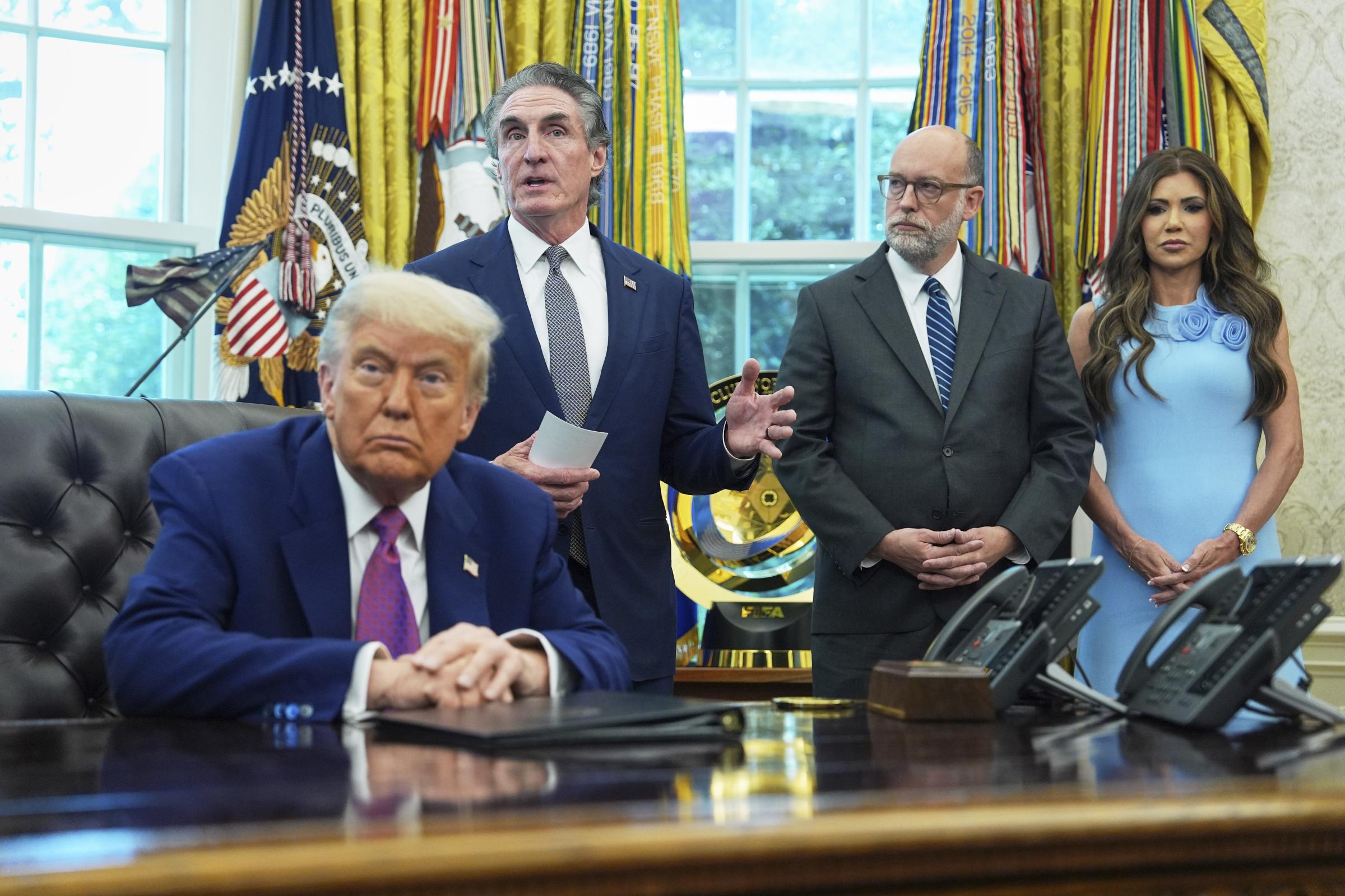 Los Angeles, Trump: “Rivolte sono invasione straniera”. Stranieri illegali verso deportazione a Guantanamo