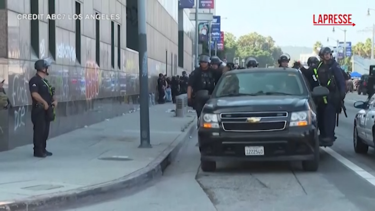 disordini los angeles la guardia nazionale protegge gli agenti dell8217immigrazione
