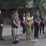Graz, minuto di silenzio per le vittime fuori dalla scuola della strage