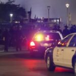 Disordini a Los Angeles, imposto il coprifuoco ma è caos nelle strade