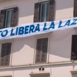 “Lotito libera la Lazio”, enorme striscione esposto davanti alla Camera