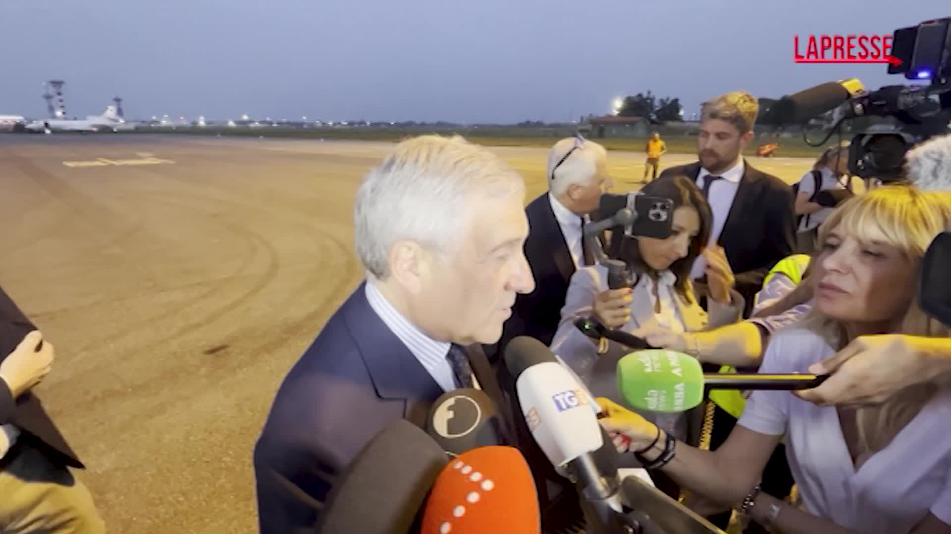 linate tajani in attesa di adam da gaza sar224 curato nel modo migliore possibile