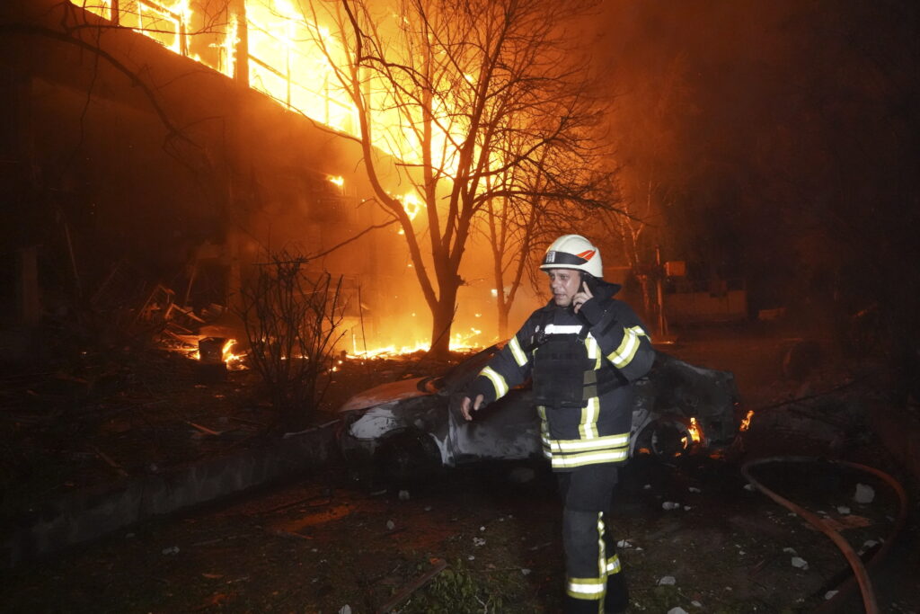 ucraina 2 morti e 60 feriti nel raid russo su kharkiv