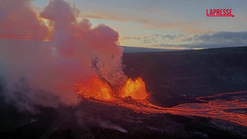 hawaii nuova eruzione del kilauea fontane di lava alte 100 metri