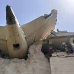 Aereo caduto oggi in India, oltre 200 morti: la tragedia in 10 foto