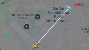 Aereo caduto in India, su Flightradar la traccia prima dello schianto e il segnale che si interrompe all’improvviso