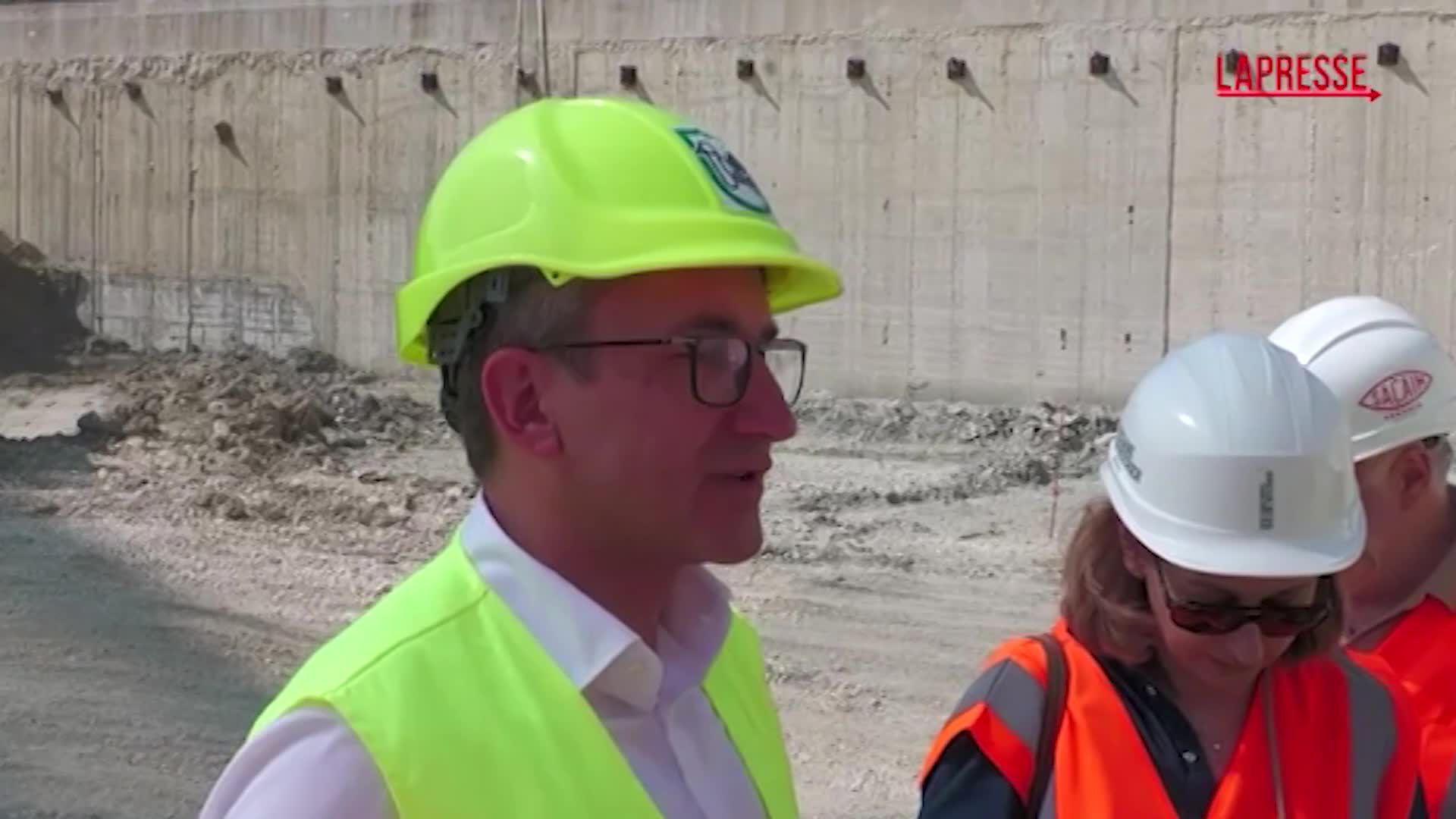 Marche, Baldelli al cantiere del nuovo Salesi: “Un ospedale si può costruire in 5 anni” Marche, Baldelli al cantiere del nuovo Salesi: “Un ospedale si può costruire in 5 anni”