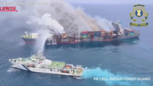 India, in fiamme nave portacontainer con a bordo merci pericolose
