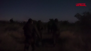 Esercito israeliano arresta presunti membri di Hamas in Siria, il video dell’Idf