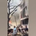 India, aereo si schianta su edificio: fumo e caos sul luogo della tragedia