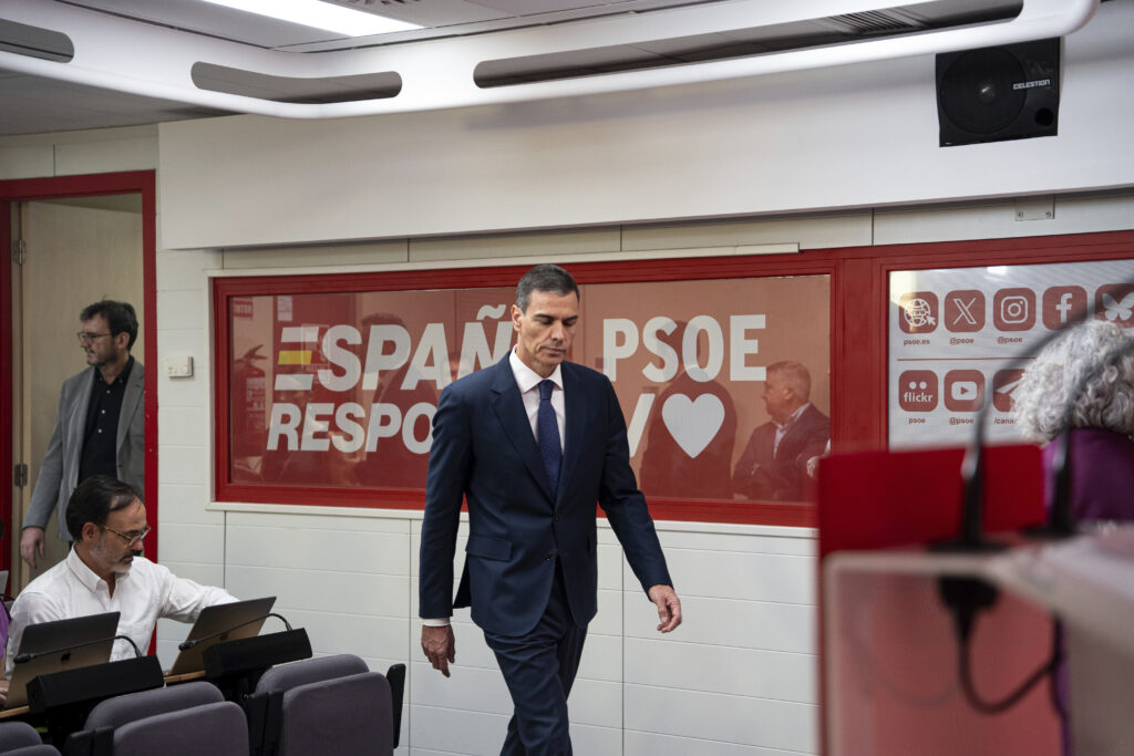 Spagna, Sanchez chiede scusa per lo scandalo corruzione nel Psoe Spagna, Sanchez chiede scusa per lo scandalo corruzione nel Psoe